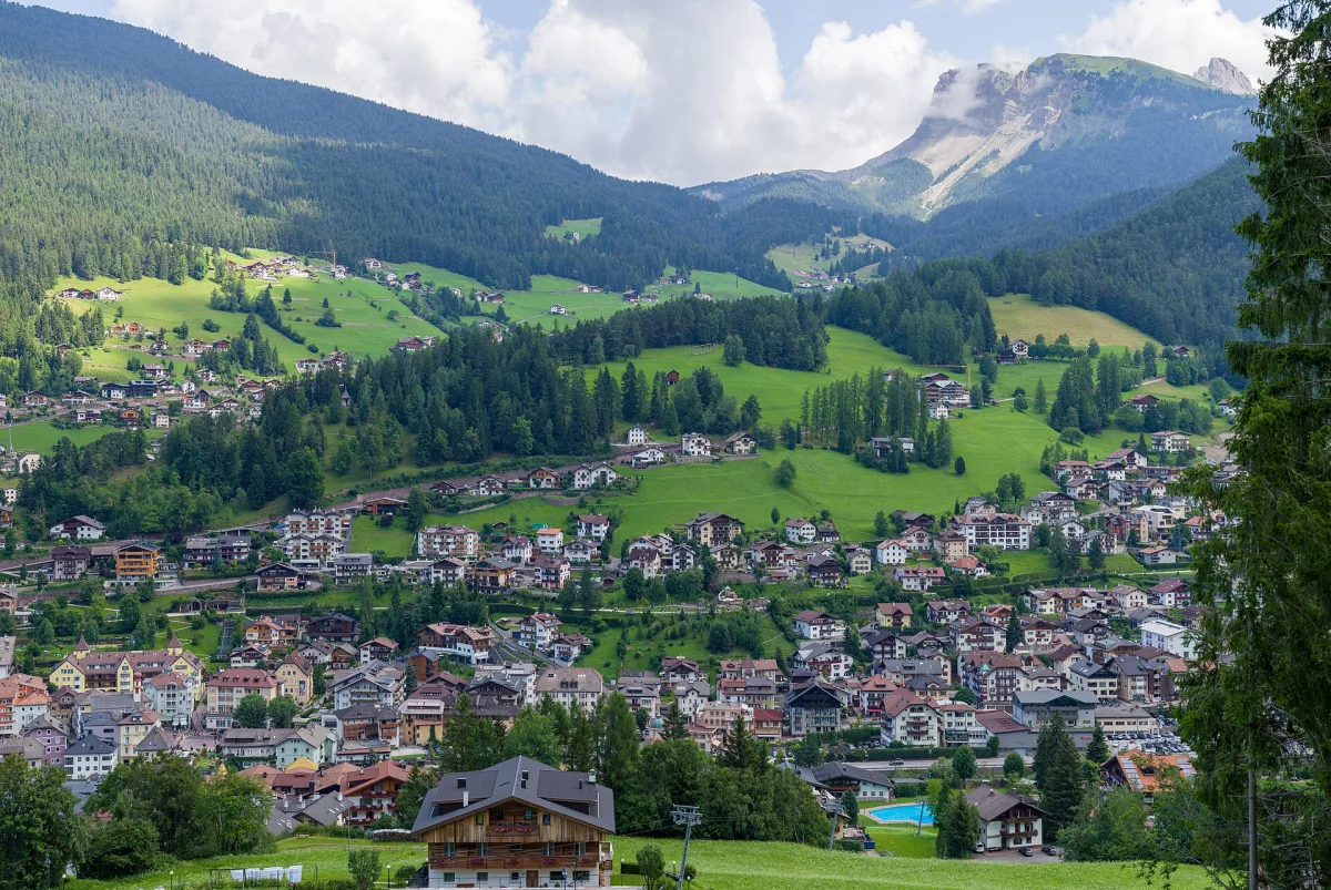 Come arrivare a Ortisei con treno e bus: tutte le opzioni dal 2026